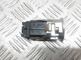 Toyota Corolla Verso E121 Interruttore a pulsante start e stop motore 15A710