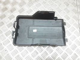 Volkswagen PASSAT B7 Couvercle de boîtier de batterie 3C0915443A