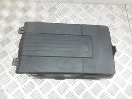 Volkswagen PASSAT B7 Couvercle de boîtier de batterie 3C0915443A