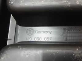 Volkswagen Bora Tappeto di rivestimento del fondo del bagagliaio/baule 1J9858857