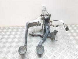 Volkswagen PASSAT B5 Pedal assembly 8D1721316G