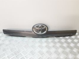 Toyota Corolla Verso AR10 Apdailinė galinio bamperio juosta 768110F050