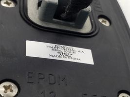 Ford Fiesta GPS-pystyantenni FM5T19G461AA