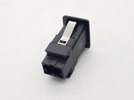 Volkswagen Tiguan Câble adaptateur AUX 5M0035724