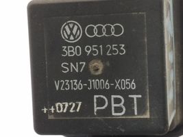 Volkswagen PASSAT CC Glow plug pre-heat relay 3B0951253