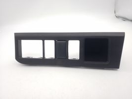 Nissan Note (E11) Kita panelės detalė 684859U000