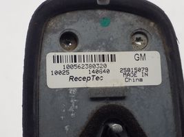 Chevrolet Suburban Antenne GPS 25815079