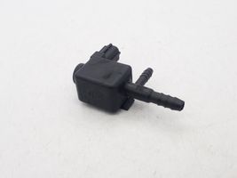 Ford Mondeo Mk III Vacuum valve 1S719C915AA