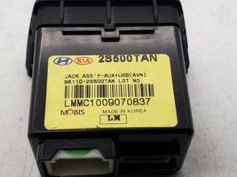 Hyundai ix35 Connettore plug in AUX 961102S500