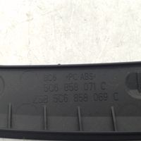Volkswagen Jetta VI Ilmastointi-/lämmityslaitteen säätimen kehys 5C6858071C
