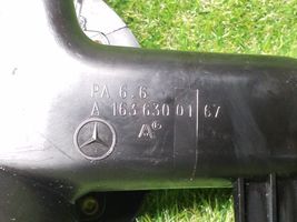 Mercedes-Benz ML W163 Отделка вокруг крышки топливного бака A1636300167