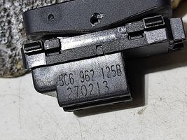 Volkswagen Jetta VI Central locking switch button 5C6962125B