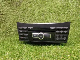 Mercedes-Benz E W212 Unité principale radio / CD / DVD / GPS A2129007225
