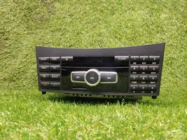 Mercedes-Benz E W212 Unité principale radio / CD / DVD / GPS A2129007225