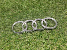 Audi Q7 4L Mostrina con logo/emblema della casa automobilistica 06C103940B