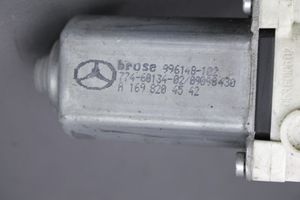 Mercedes-Benz B W245 Takaoven ikkunan nostomoottori A1698204542