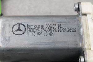 Mercedes-Benz B W245 Silniczek podnośnika szyby drzwi przednich A1698201642
