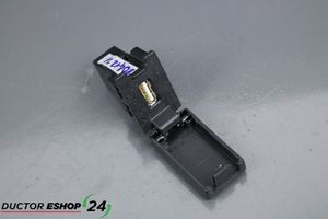 Honda Civic IX USB-pistokeliitin 