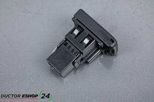 Honda Civic IX USB-pistokeliitin 