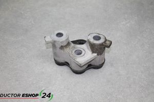 Mazda 6 Supporto di montaggio scatola del cambio KD6239010