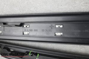 Mercedes-Benz A W169 Etuoven kynnyksen suojalista A1696800074