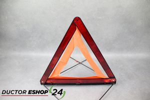 Mercedes-Benz A W176 Triangle d'avertissement A1718900197