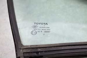Toyota Yaris Fenêtre latérale avant / vitre triangulaire 682150D040