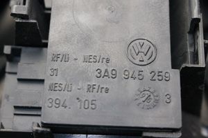 Volkswagen PASSAT B4 Luces portón trasero/de freno 3A9945107B