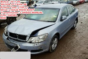 Skoda Octavia Mk2 (1Z) Paneelin laatikon/hyllyn pehmuste 1Z0857938B