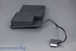 Skoda Rapid (NH) Connecteur/prise USB 5JC857367A