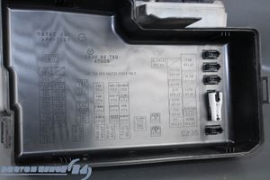 Mazda 5 Module de fusibles C23566760