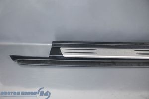 Mercedes-Benz SLK R171 Etuoven kynnyksen suojalista 1716800135LI