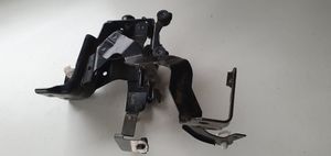 Toyota Prius (XW50) Support bolc ABS 