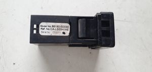 Toyota Auris E180 USB-pistokeliitin 