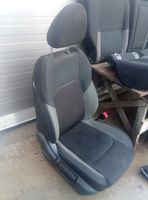 Nissan Qashqai Istuimien ja ovien verhoilusarja 883054EB2A