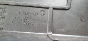 Volkswagen PASSAT B7 Couvercle de boîtier de batterie 