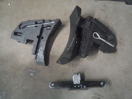 Nissan Qashqai+2 Kit d’outils 