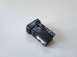 Toyota Verso USB-pistokeliitin 