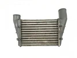 Volkswagen Passat Alltrack Радиатор охлаждающей жидкости 058145805A