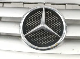 Mercedes-Benz Actros Grotelės priekinės A1688800083