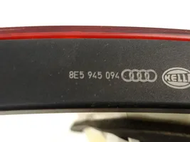 Audi A4 Allroad Feux arrière sur hayon 8E5945094
