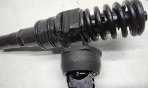 Volkswagen Golf V Injecteur de carburant 038130073AG