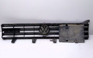 Volkswagen PASSAT B2 Grille calandre supérieure de pare-chocs avant 321853653