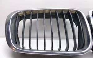 BMW 3 E46 Grille calandre supérieure de pare-chocs avant 8195055