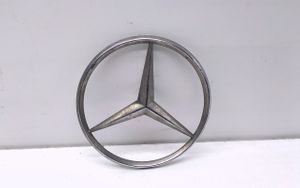 Mercedes-Benz E W124 Emblemat / Znaczek 2017580058