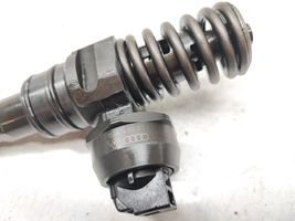 Volkswagen PASSAT B5.5 Injecteur de carburant 038130073AN