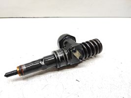 Volkswagen PASSAT B5.5 Injecteur de carburant 038130073AN