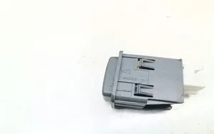 Honda CR-V Przycisk szyberdachu M98231