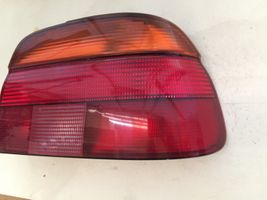 BMW 5 E39 Luz trasera/de freno 8358032