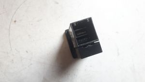 Lexus CT 200H Connettore plug in USB 8619048030
